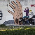 Un enorme murales nel quartiere San Valentino per dire "stop " al cyberbullismo