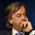 Covid, Burioni: "Sottoporre pazienti alla somministrazione di un vaccino sperimentale è rischioso "