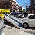 Auto parcheggiata davanti a scivolo per carrozzine, interviene l'assessore Colasuonno