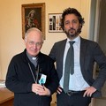 Pasqua del Signore, “l’olio della memoria” al Vescovo da parte del Questore