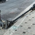 Palo giù in via Regina Margherita, rimosso e rattoppato il marciapiede