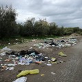 Via Lagnone Santa Croce invasa dai rifiuti