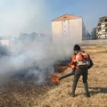Incendio domato dai Federiciani in via Benedetto Croce