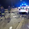 Drammatico incidente sulla Trani-Corato, auto precipita dal cavalcavia: un morto e sei feriti