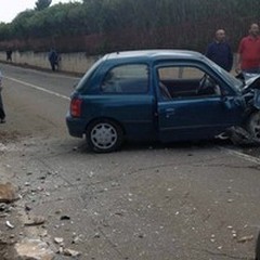 Auto contro muretto: due giovanissimi feriti in codice giallo al  "Bonomo "