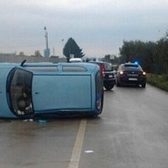 Auto si ribalta sulla Trani-Andria, traffico rallentato