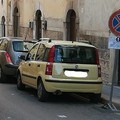 Fioccano multe in via Romagnosi: ma in realtà sono solo inviti a spostare le auto