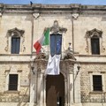 Strage di Capaci: un lenzuolo bianco esposto davanti alla Prefettura di Barletta