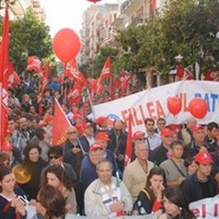 «Il lavoro è un diritto»: in piazza oltre 1.000 tra studenti e lavoratori