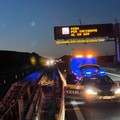 Invade la corsia opposta seminando distruzione: tragedia sfiorata sull'A/14 tra Canosa ed Andria