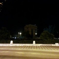 Monumento ai Caduti spento: c'è ma non si vede