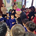 Visita pastorale del Vescovo Mansi alla scuola "Oberdan "