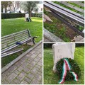 Messa in sicurezza la panchina vandalizzata vicino al Cippo dei Martiri delle Foibe