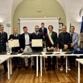 Sindaco di Terlizzi premia due poliziotti delle Volanti della Questura di Andria