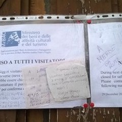 Chiusura Castel del Monte e proteste dei turisti, bocche cucite