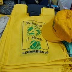  "Puliamo il Mondo ", i volontari andriesi in via Vecchia Spinazzola