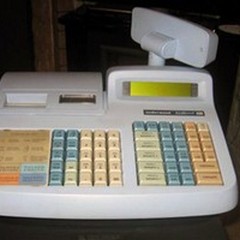 Ruba 520 euro da un negozio della Galleria Commerciale: fermato