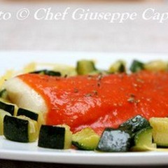Filetti di merluzzo con salsa di pomodoro e zucchine