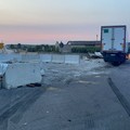Rotatoria distrutta: Camion contro new jersey sulla provinciale allo svincolo di Montegrosso