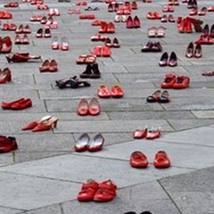 Il colore rosso salverà le donne: Elina Chauvet  e le sue  "Zapatos Rojos " ad Andria