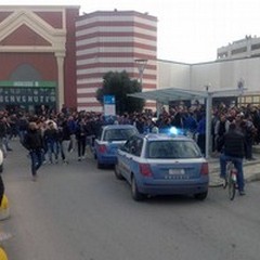 Presidio alla Galleria "Mongolfiera ": tensione all'apertura