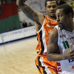 Omegna - BNB 100-74: Shepherd time; non basta Amoroso