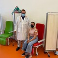 Un pugliese su due in età vaccinale ha ricevuto la prima dose