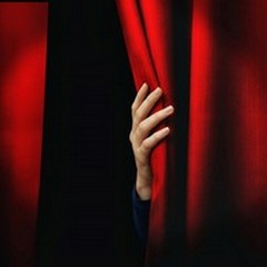 In scena  "Aglio, Fravaglio fattura ca' nun quaglio, corna e bicorna cap'alice e capa d'aglio "