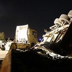 Incidente in tangenziale: ribaltato un tir questa notte