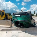 Rotatoria Montegrosso: Alfa Romeo si è ribaltata dopo aver impattato il new jersey