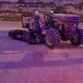 Scontro tra moto e trattore questa sera ad Andria in via Santa Maria dei Miracoli