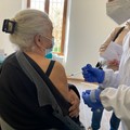 Covid, picco assoluto di casi: 2.369 su 13.293 test. Lopalco: «Evitare di muoversi da casa»