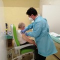 Campagna vaccinale nella Asl Bt: prosegue sia negli hub che presso i medici di medicina generale con i fragili