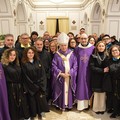 34 anni e la “vestizione” di 13 nuovi confratelli: «La Misericordia di Andria istituzione sul territorio»