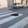 Rattoppi stradali insufficienti, proteste da via Asiago