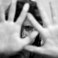Sequestra una ragazzina all'uscita dalla scuola di Andria per violentarla