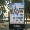 Affissioni selvagge su viale Gramsci