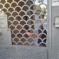 Il cimitero chiude e loro restano dentro, “salvati” da una telefonata