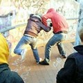 Strade di Andria insicure: un gruppo di giovani teppisti aggredisce i passanti