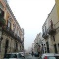 Andria si sveglia sotto la nebbia