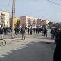 I venditori ambulanti manifestano a Largo Torneo contro lo stop al mercato settimanale