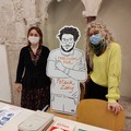 Una sagoma a grandezza naturale di Patrick Zaki nella Biblioteca Comunale di Andria