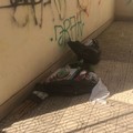  "Resti " di un'artista abbandonati in una galleria di via Trani, residenti indignati