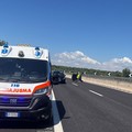 Incidente sull'A14 tra Canosa e Andria: auto si ribalta su un fianco, un ferito