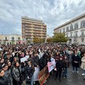 Studenti in piazza ad Andria contro il caro vita e il degrado delle scuole: corteo nel centro cittadino