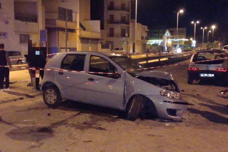 Incidente stradale all'incrocio tra viale Togliatti e via Benedetto Croce