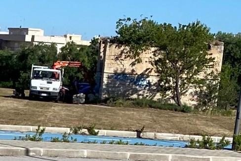 Ripulito il casolare diroccato in via Bisceglie