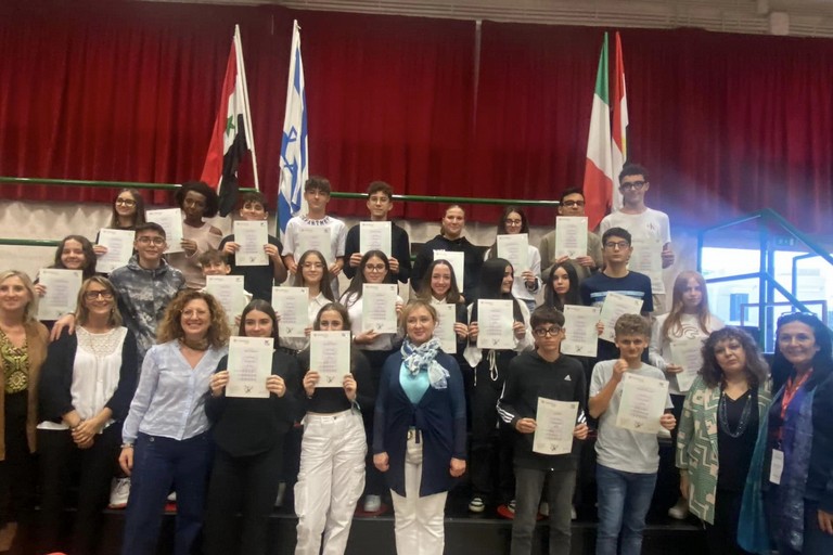 consegna attestati Cambridge ai ragazzi della scuola “Pasquale Cafaro”