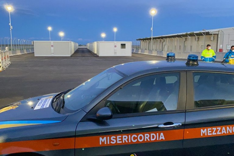 campo Covid di borgo Mezzanone per i migranti