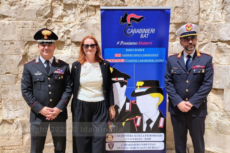 Info point dei Carabinieri a Castel del Monte. <span>Foto Ida Vinella</span>